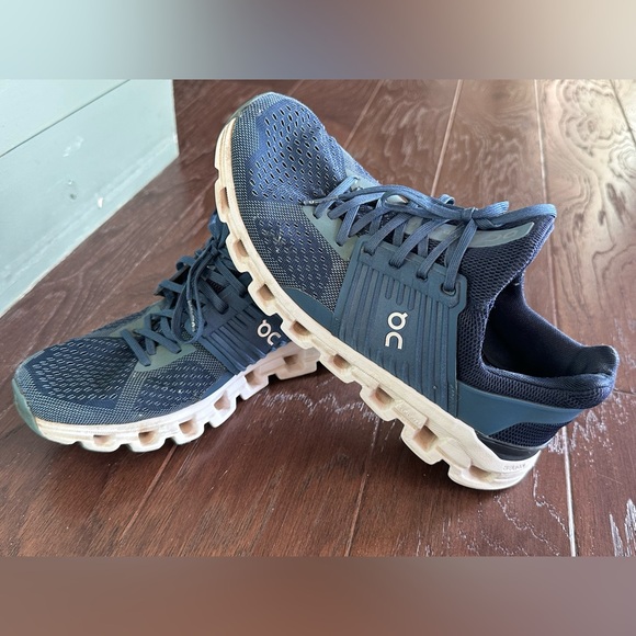 On Running CloudSwift blue Navy Sneakers - Picture 1 of 8